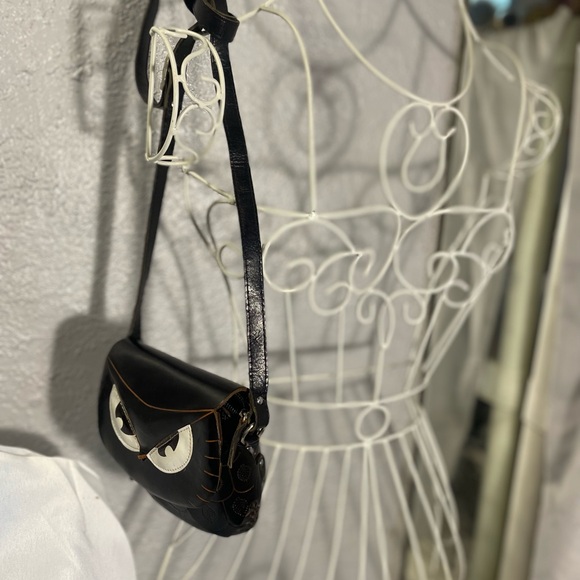 Elegant Black Owl Crossbody Bag - Picture 6 of 6